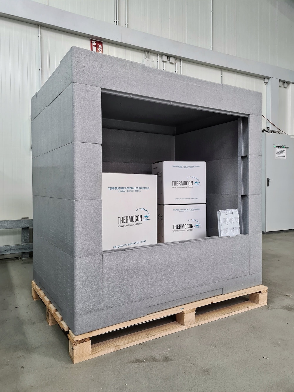 EPS expanded polystyrene - Pallet thermobox from Schaumaplast/Thermocon